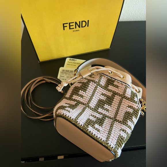 FENDI Raffia Vitello Crochet Mini Mon Tresor Bucket Bag Natural Light Rose - Picture 3 of 6